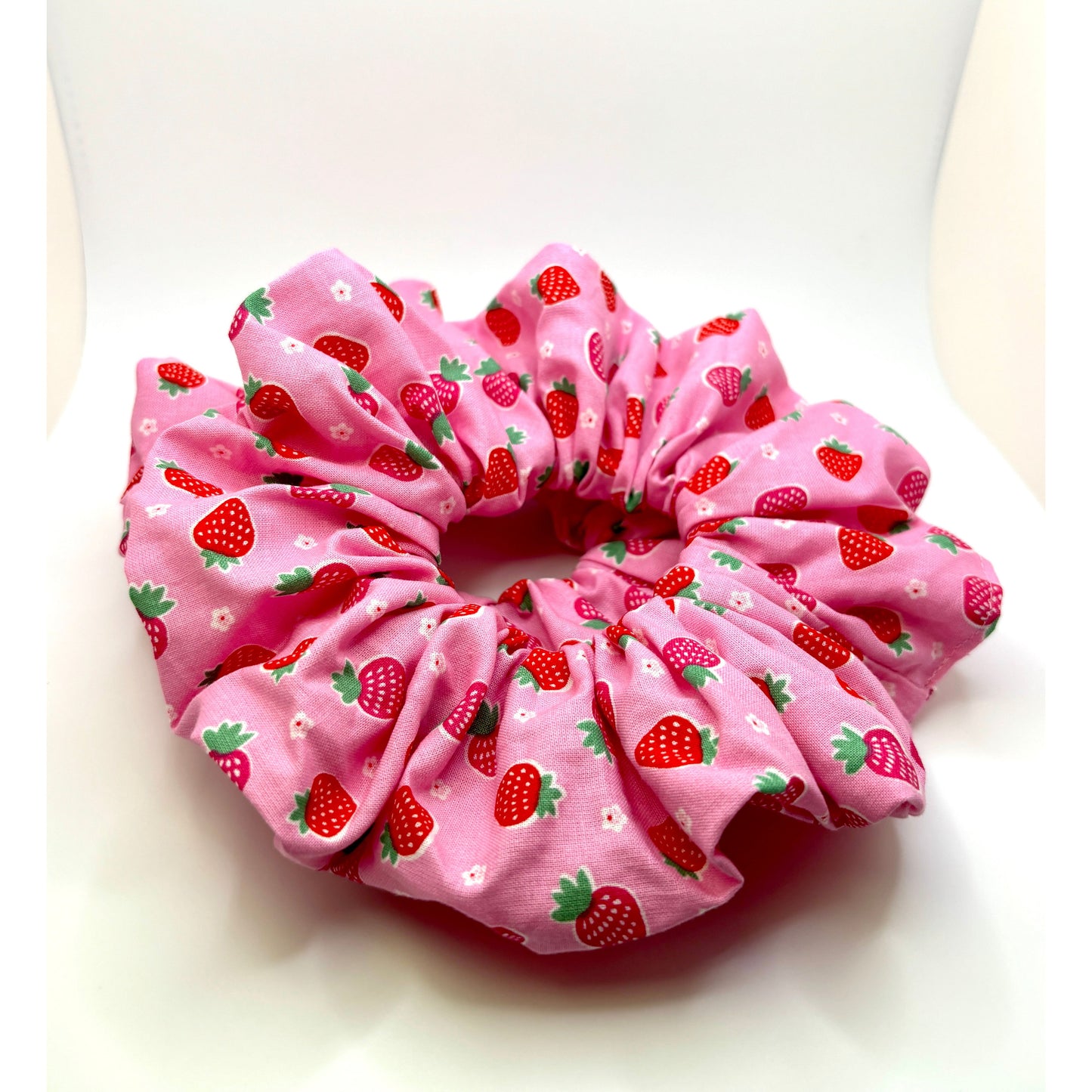 Strawberry Summer Scrunchie enchantedscrunch