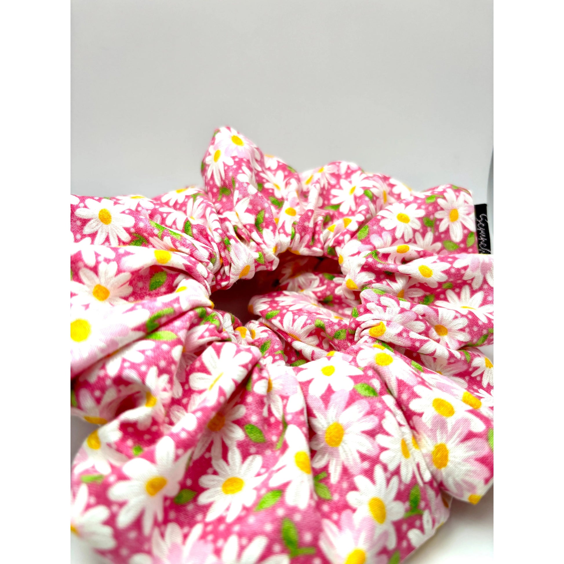 Pink Daisy Summer Scrunchie enchantedscrunch