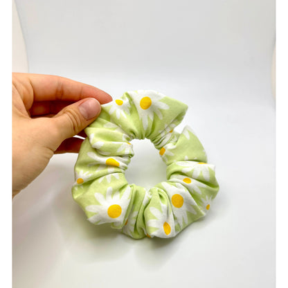 Mini Green Daisy Summer Scrunchie enchantedscrunch