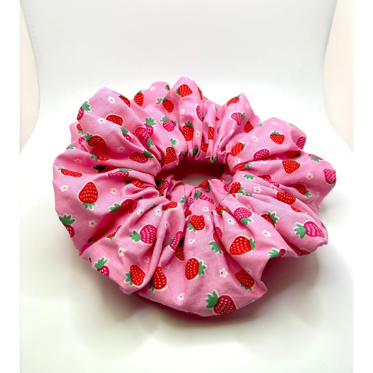 Strawberry Summer Scrunchie enchantedscrunch